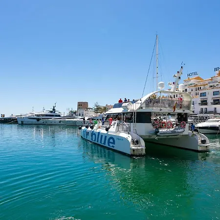 Marbella Home Rentals - Marina Banus, Puerto Banus, 2Br Terrace, Parking & Pool