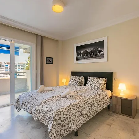 Marbella Home Rentals - Marina Banus, Puerto Banus, 2Br Terrace, Parking & Pool 公寓 马尔韦利亚
