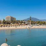 - Marina Banus, Puerto Banus, 2br Terrace, Parking & Pool Διαμέρισμα *