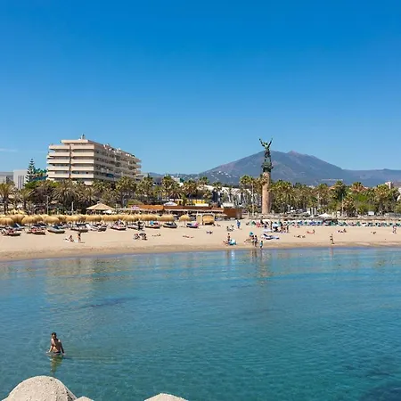 - Marina Banus, Puerto Banus, 2br Terrace, Parking & Pool Apartament *