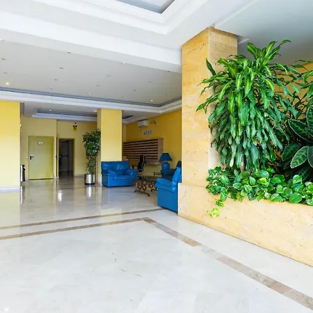 Marbella Home Rentals - Marina Banus, Puerto Banus, 2Br Terrace, Parking & Pool