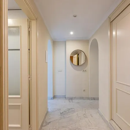 Апартаменты Marbella Home Rentals - Marina Banus, Puerto Banus, 2Br Terrace, Parking & Pool Марбелья