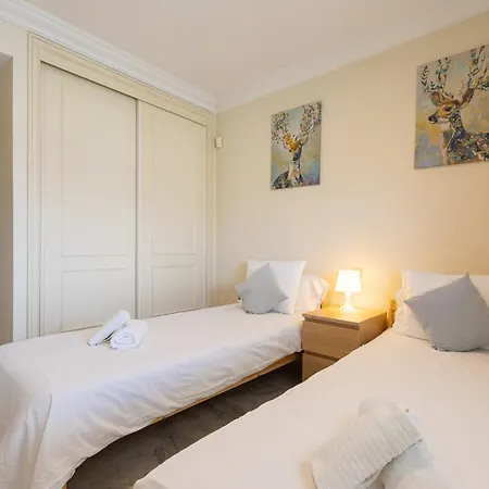 Marbella Home Rentals - Marina Banus, Puerto Banus, 2Br Terrace, Parking & Pool * Марбелья