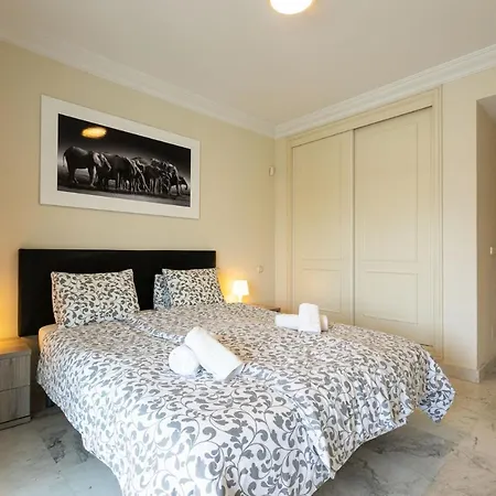 Апартаменты Marbella Home Rentals - Marina Banus, Puerto Banus, 2Br Terrace, Parking & Pool *