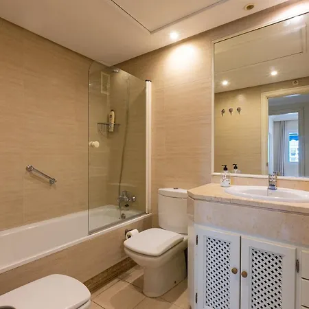 דירה Marbella Home Rentals - Marina Banus, Puerto Banus, 2Br Terrace, Parking & Pool מארבלה