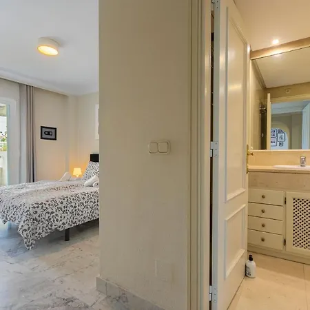 Marbella Home Rentals - Marina Banus, Puerto Banus, 2Br Terrace, Parking & Pool *