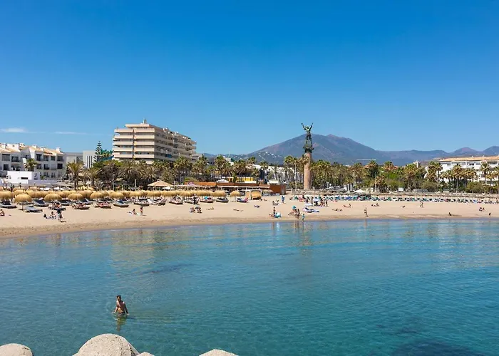 - Marina Banus, Puerto Banus, 2br Terrace, Parking & Pool Appartement *