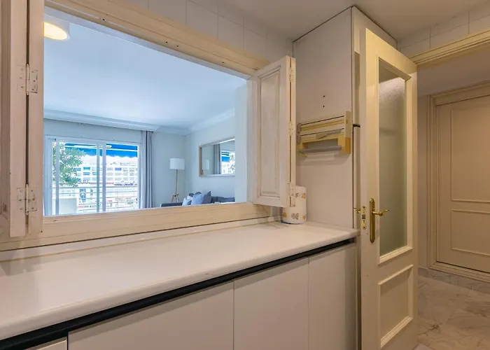 - Marina Banus, Puerto Banus, 2br Terrace, Parking & Pool