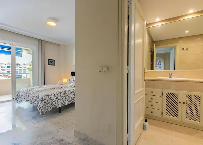 - Marina Banus, Puerto Banus, 2br Terrace, Parking & Pool *
