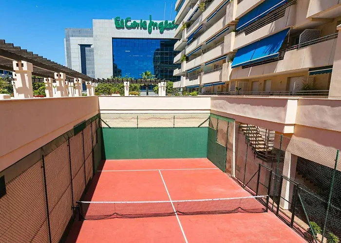 - Marina Banus, Puerto Banus, 2br Terrace, Parking & Pool Appartement Marbella