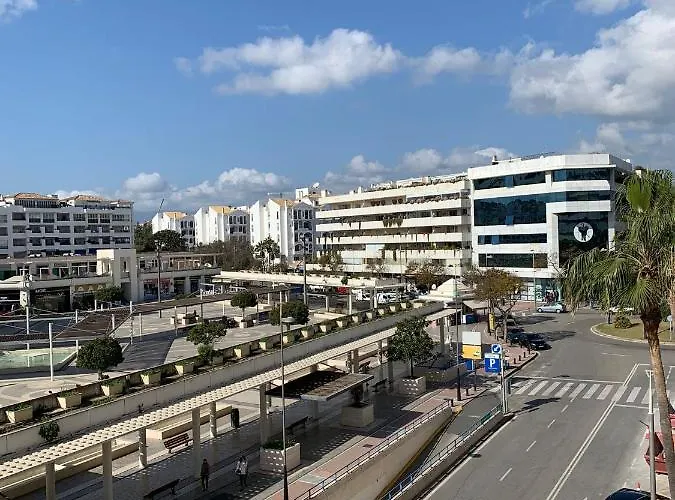 - Marina Banus, Puerto Banus, 2br Terrace, Parking & Pool Apartamento