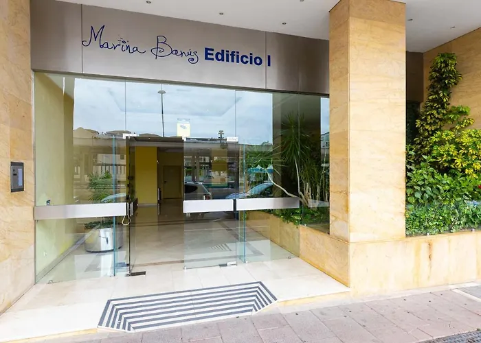 - Marina Banus, Puerto Banus, 2br Terrace, Parking & Pool Apartament