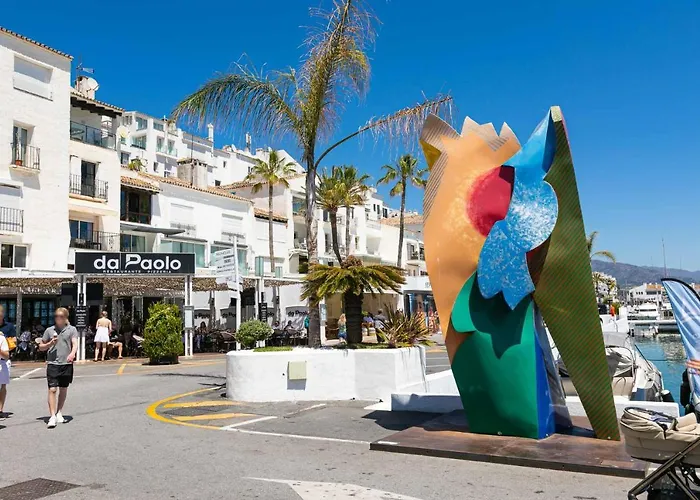 - Marina Banus, Puerto Banus, 2br Terrace, Parking & Pool Apartamento *