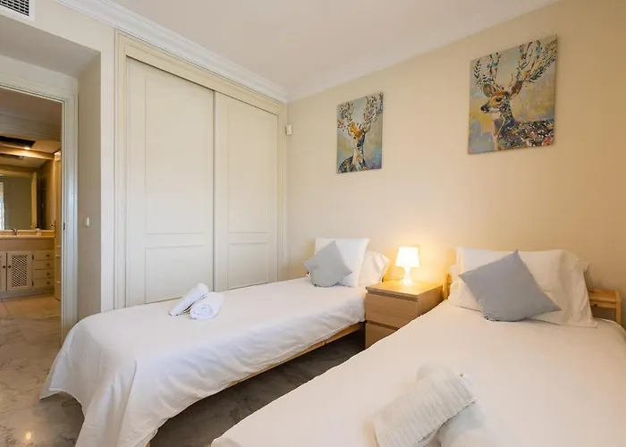- Marina Banus, Puerto Banus, 2br Terrace, Parking & Pool * Marbella