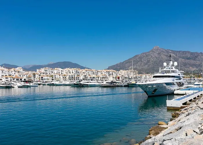 - Marina Banus, Puerto Banus, 2br Terrace, Parking & Pool Marbella
