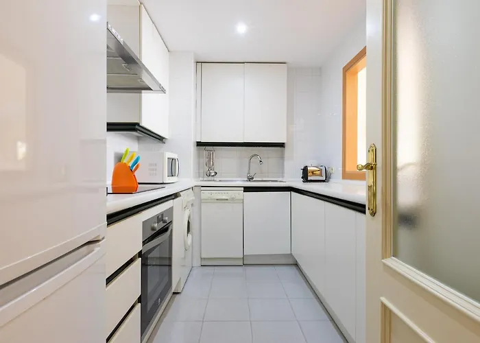 - Marina Banus, Puerto Banus, 2br Terrace, Parking & Pool Marbella
