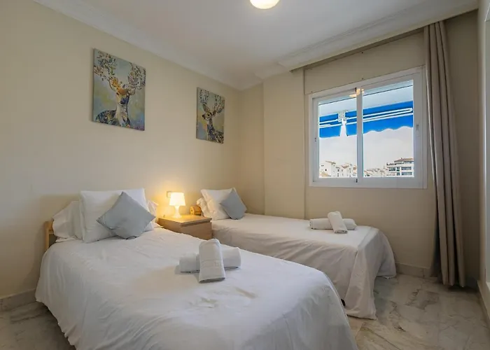 - Marina Banus, Puerto Banus, 2br Terrace, Parking & Pool Apartament Marbella