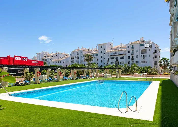 - Marina Banus, Puerto Banus, 2br Terrace, Parking & Pool Apartamento Marbella