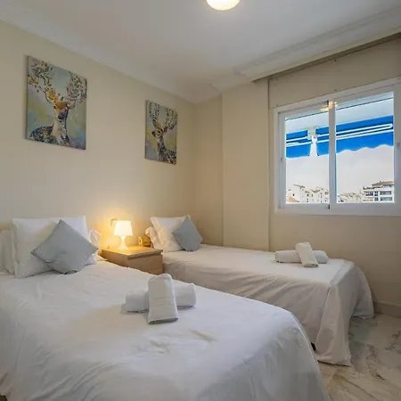 Marbella Home Rentals - Marina Banus, Puerto Banus, 2Br Terrace, Parking & Pool Appartement Marbella